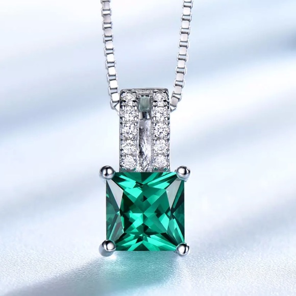 Jewelry - Emerald Sterling Silver 925 Pendant Necklace